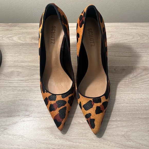 Leopard print Schutz pump - Picture 4 of 6